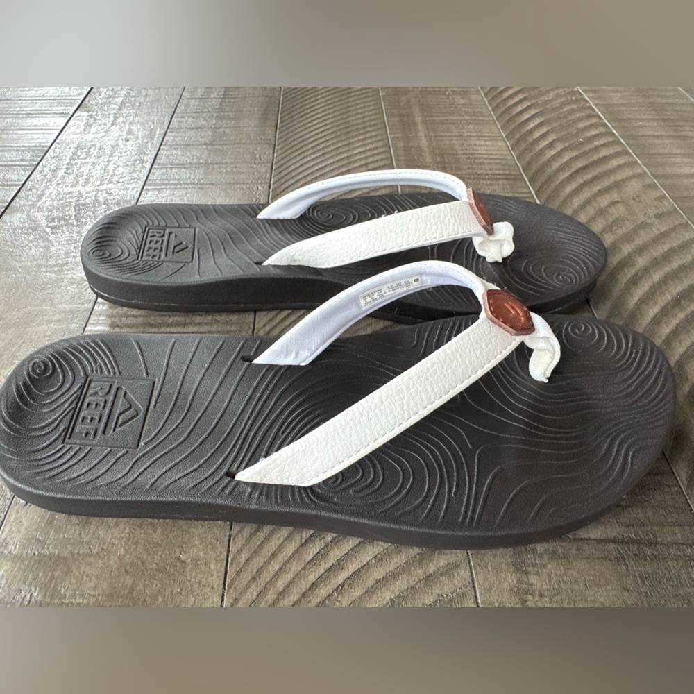 Reef Zen Love Flip Flop Sandals Womens Size 6 (NWOT)
